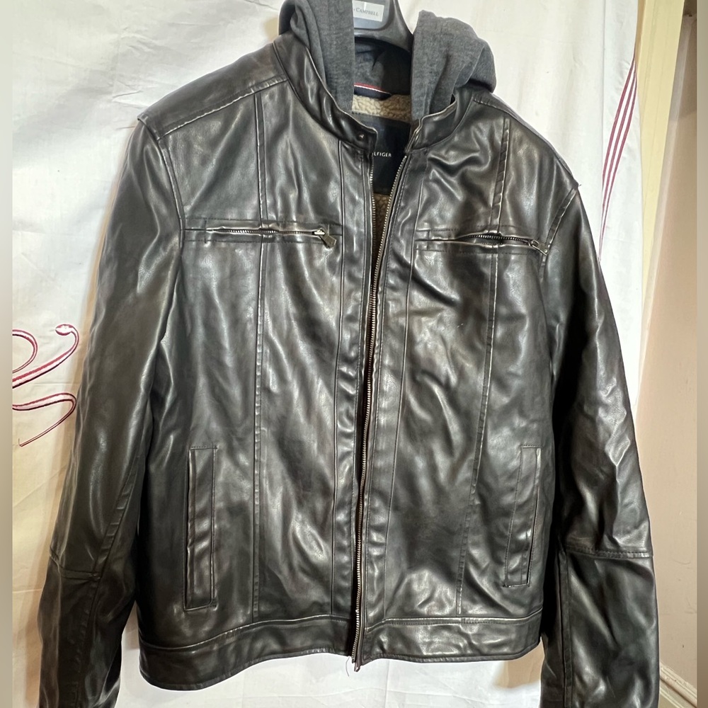 Tommy Hilfiger leather jacket 
2 front zippered buttons 
2 two side button